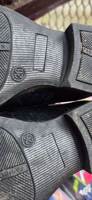 Віддам дитячі туфельки