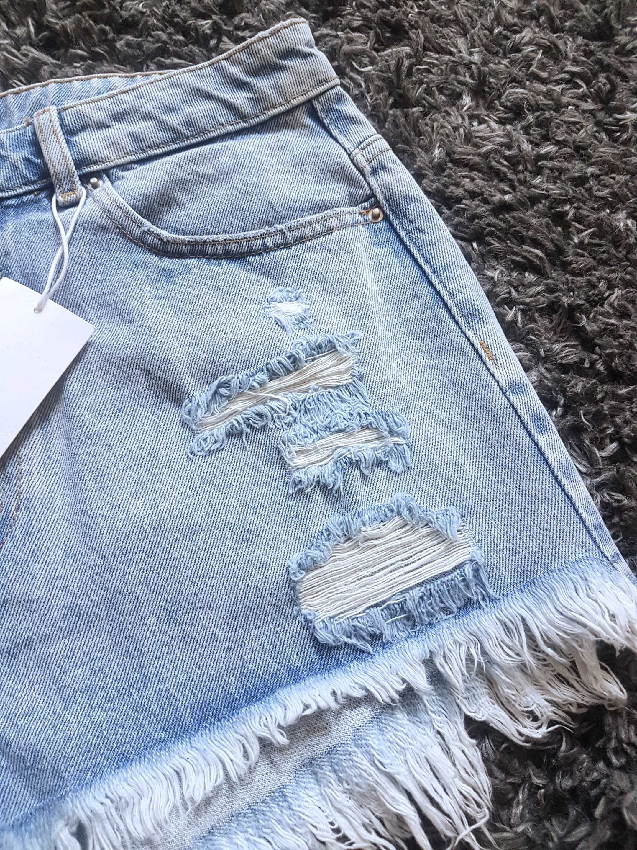 Szorty jeansowe spodenki wystrzępione z przetarciami Cropp 40 L