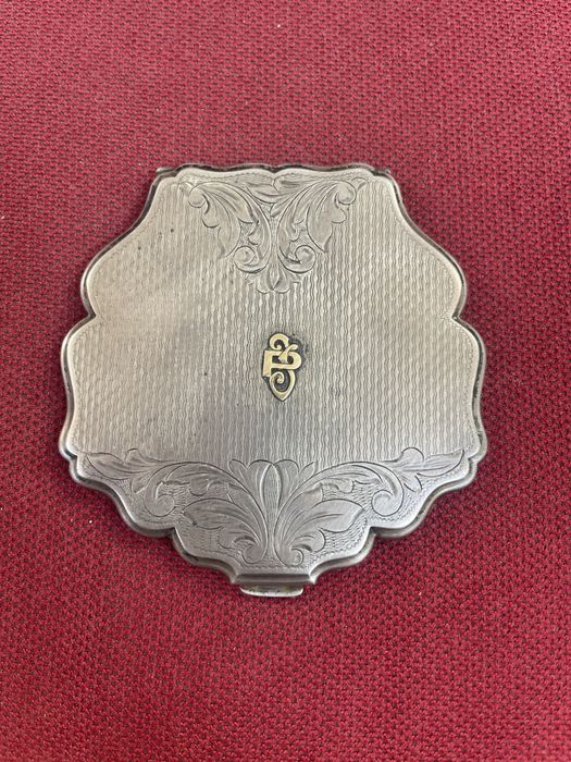 Polska Srebrna Puderniczka ze Złotym Monogramem JP