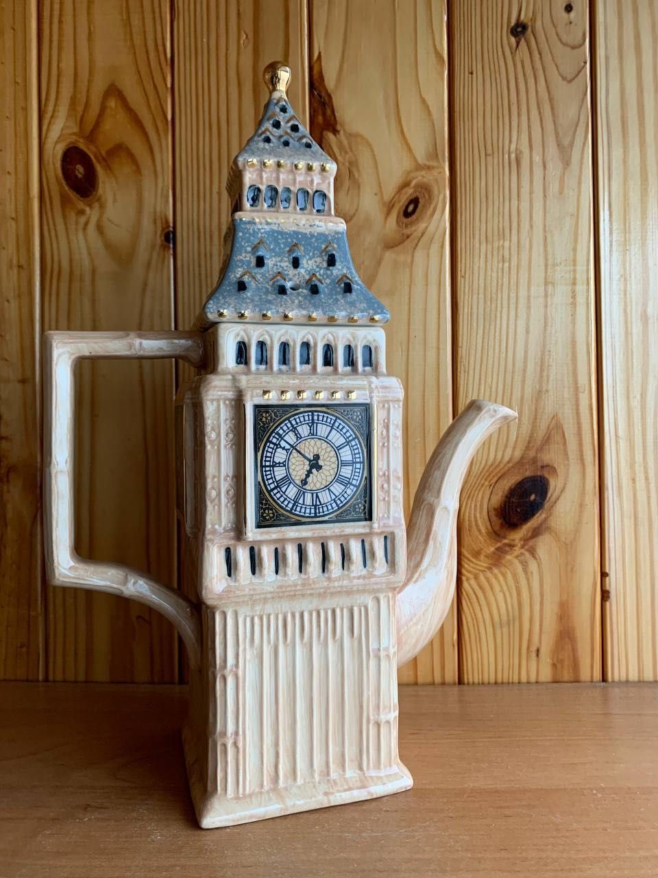 Сувенірний чайник у вигляді BIG Ben новий