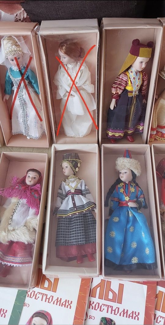 Куклы в народных костюмах форфоровые