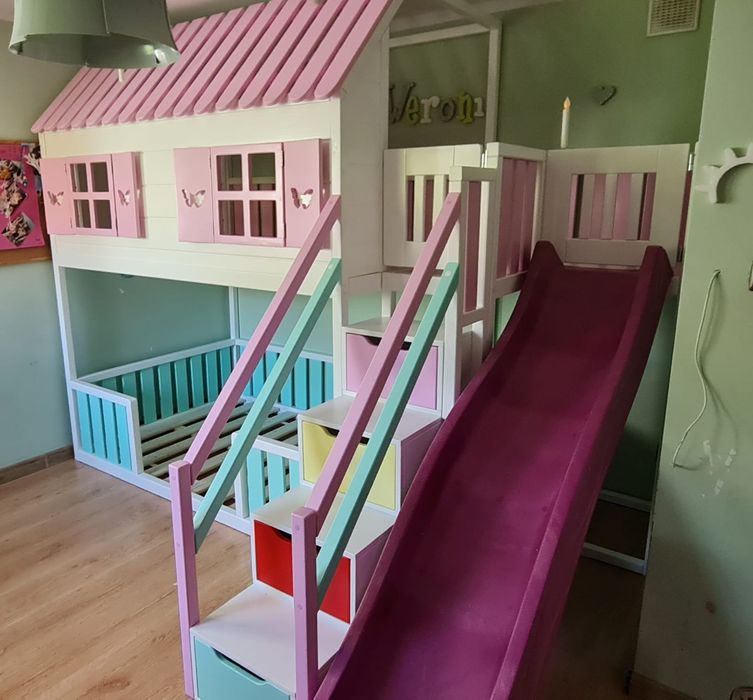 Łóżko piętrowe domek drewniany 120x180 ze zjeżdżalnią