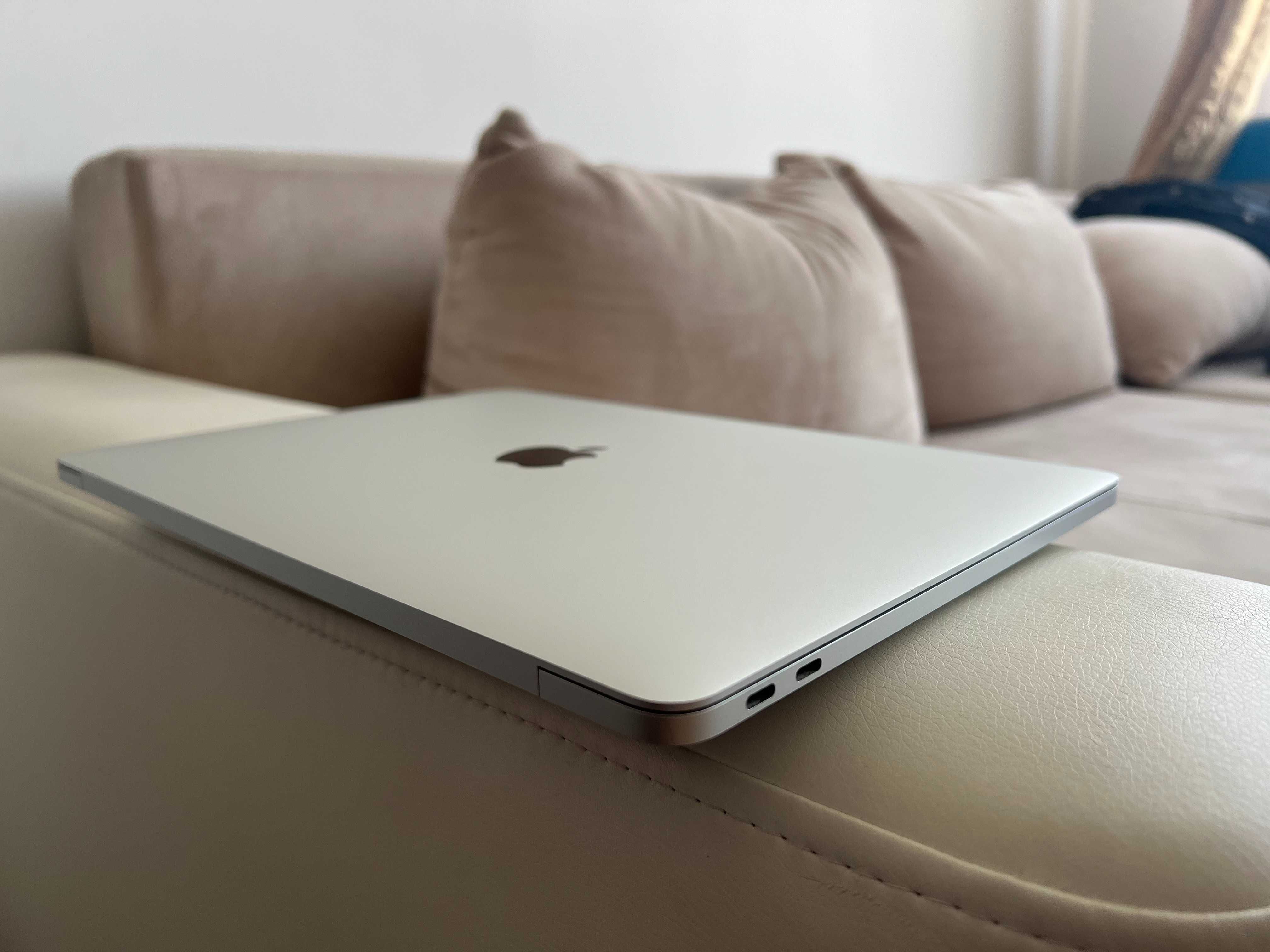 Apple MacBook Pro A1708 13,3 " Intel Core i5 8 GB / 256 GB srebrny