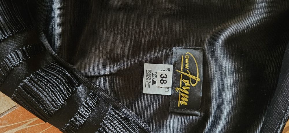 Czarna elegancka sukienka