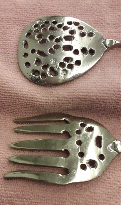 Talheres (3) com querubim, em metal prateado, muito antigos