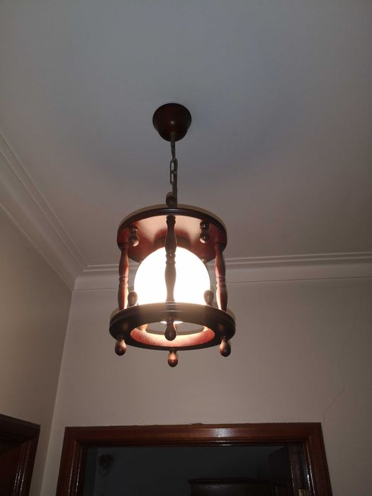 Candeeiro em bom estado