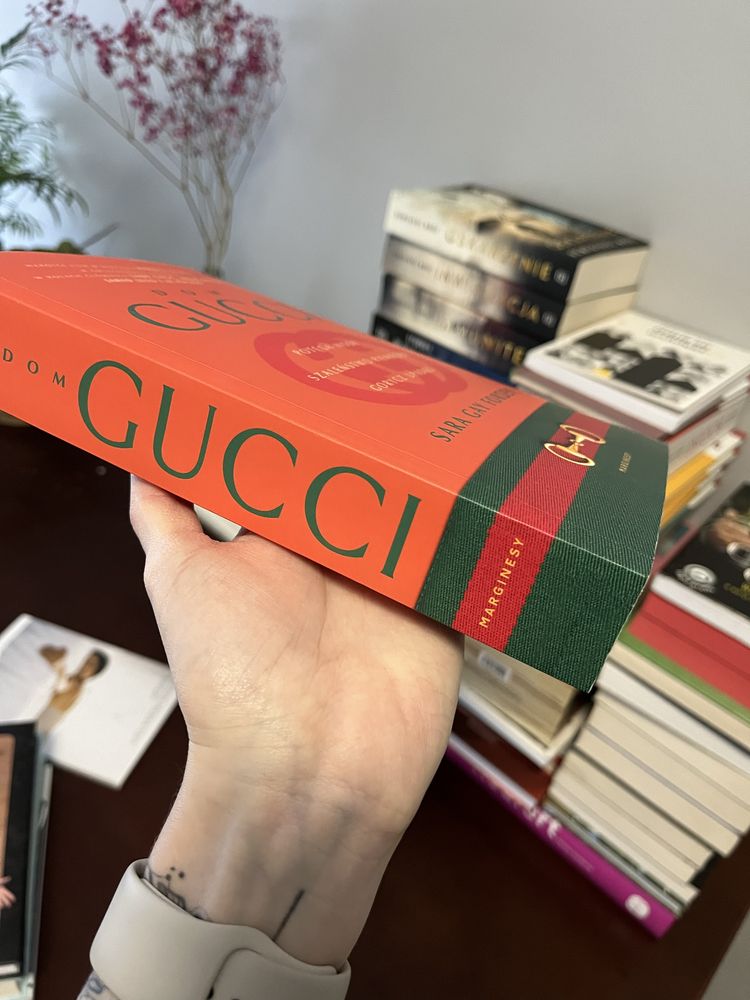 Sprzedam ksiażkę Dom Gucci