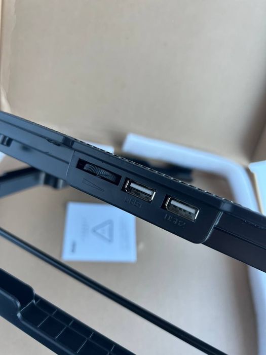 Охлаждающая подставка для ноутбука