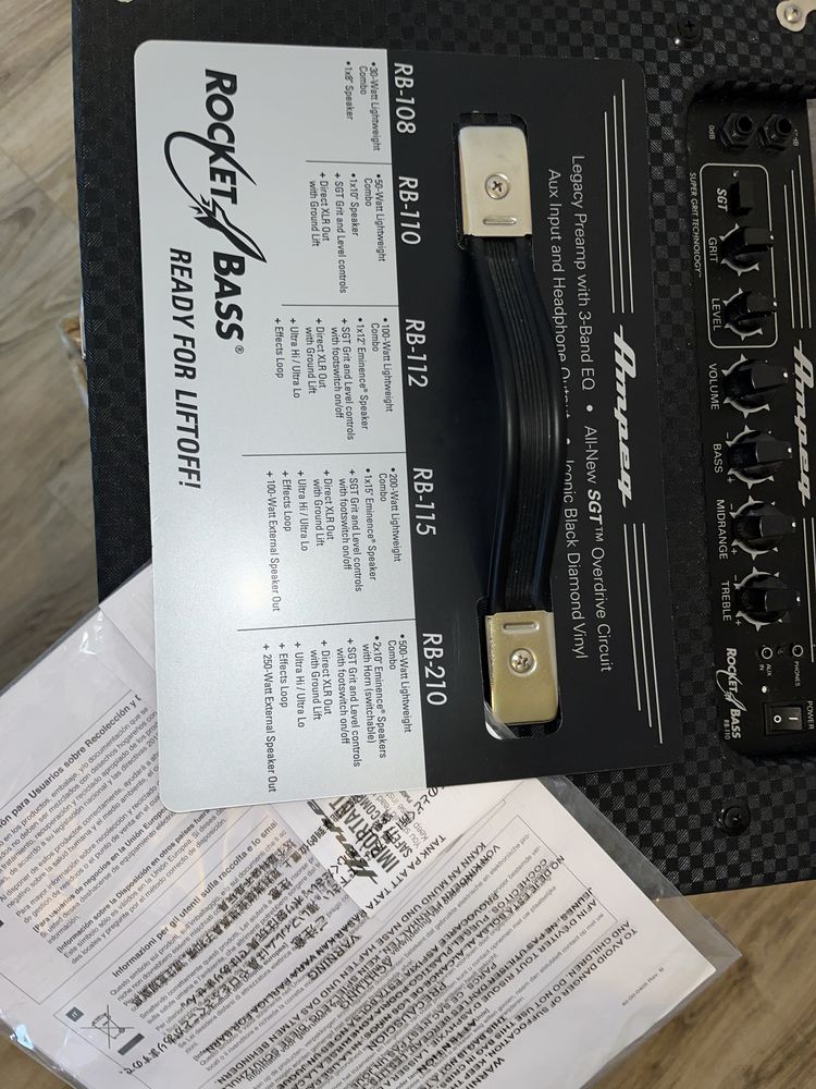 Комбопосилювач для бас-гітари Ampeg Rocket Bass 110 30Вт