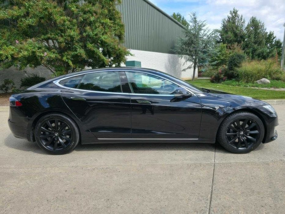 Tesla Model S 75D      2019