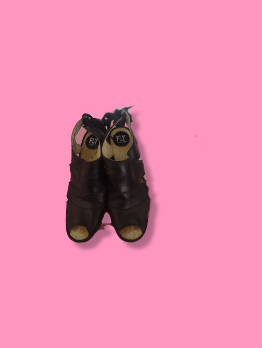Fly London Yown, czarne sandały open toe rozm.38