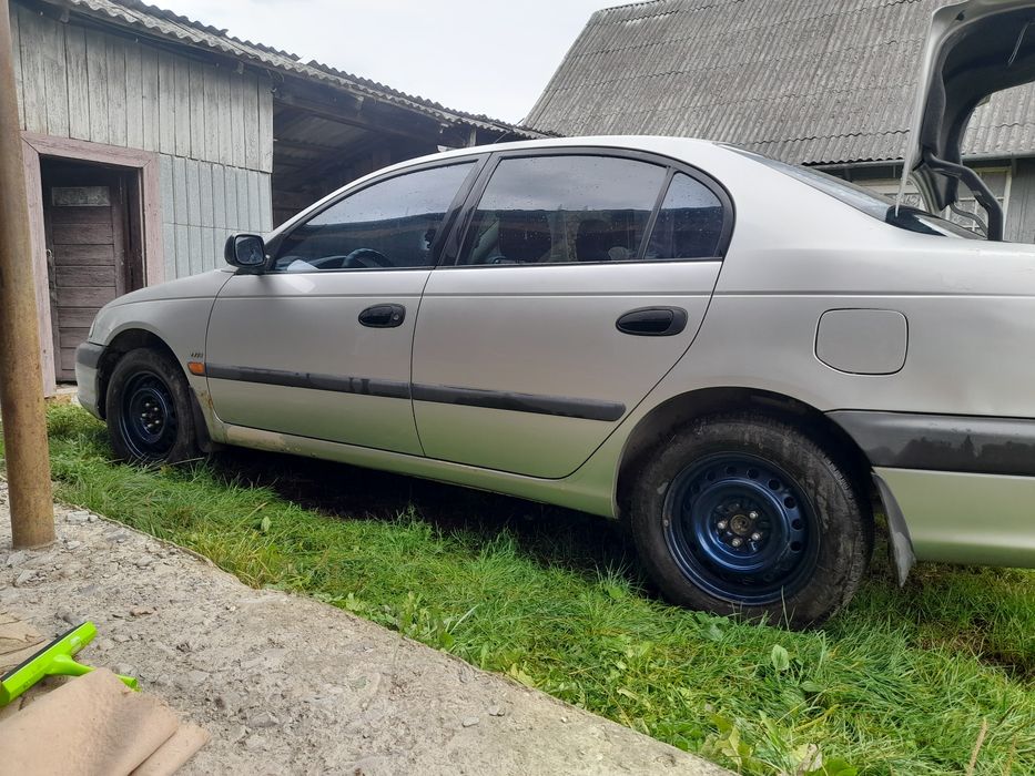 Тойота авенсіс 2002р
