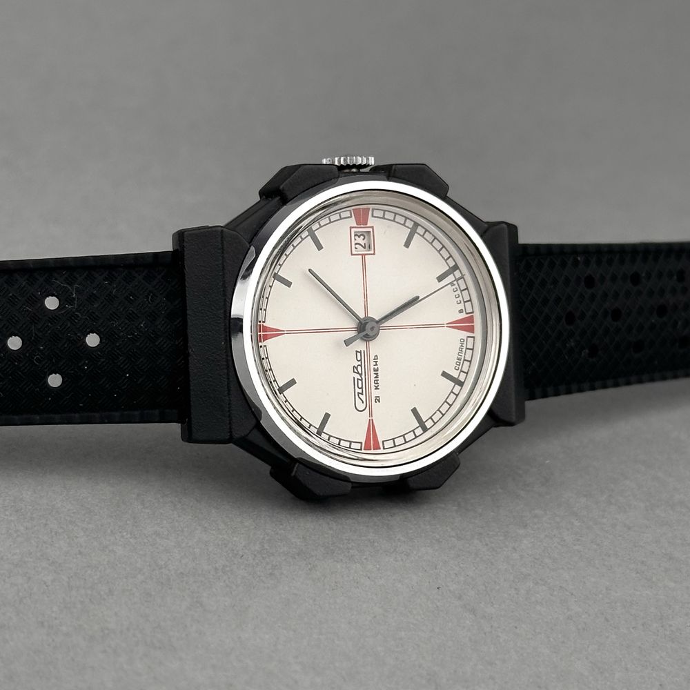 Zegarek vintage Slava – unikat | sportowy styl | data | USSR