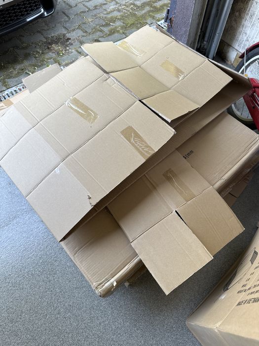 Kartony po meblach