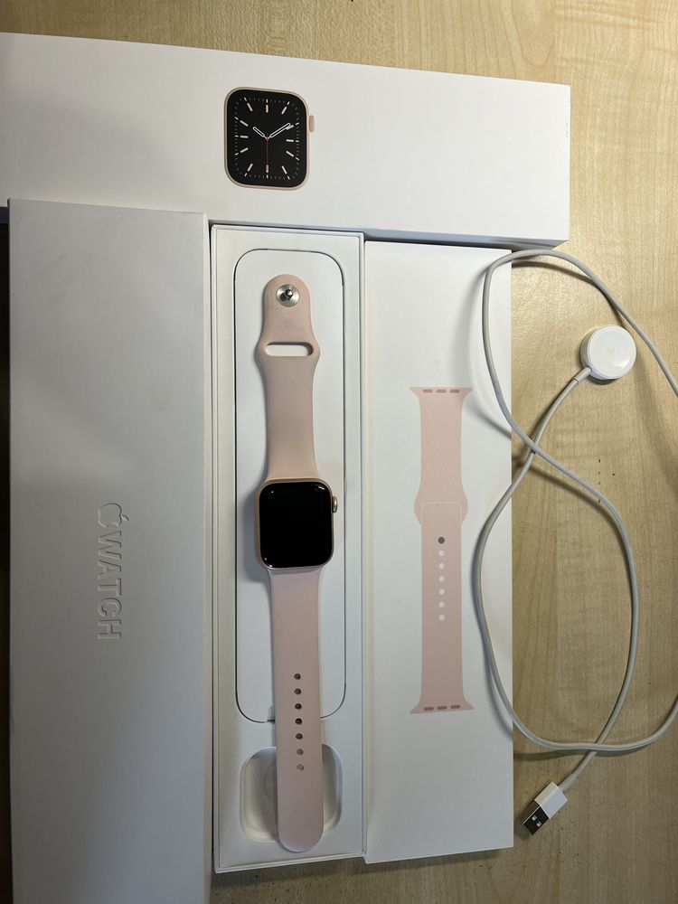 Продам Apple Watch 6 40mm