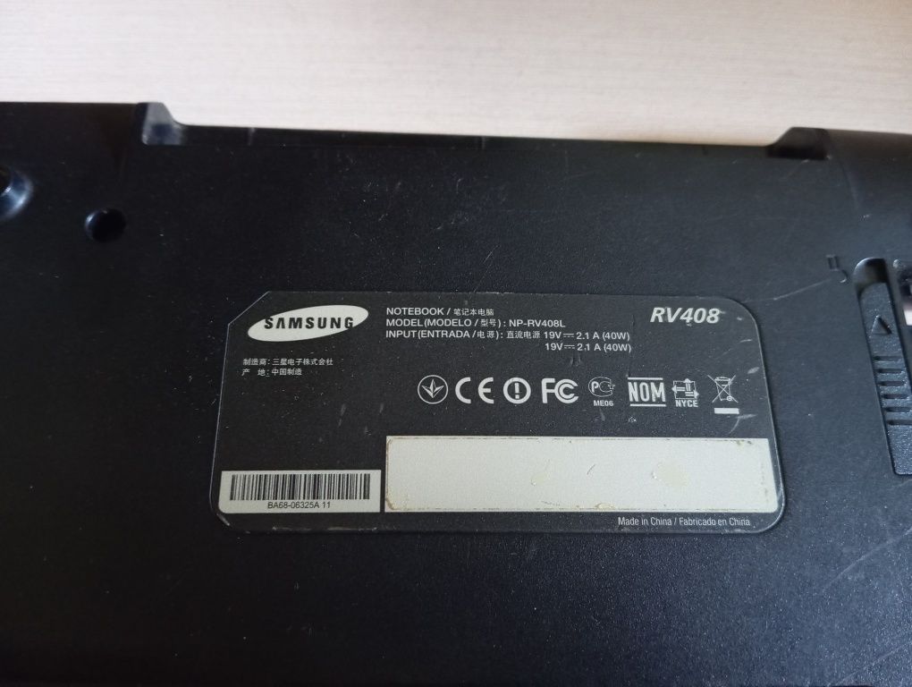 Корпус ноутбучный нижняя часть Samsung RV408