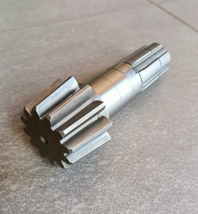 Wałek atakujący przekładni zgrabiarki Z12 WOM KRONE STAR