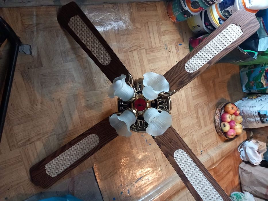 Żyrandol z wiatrakiem