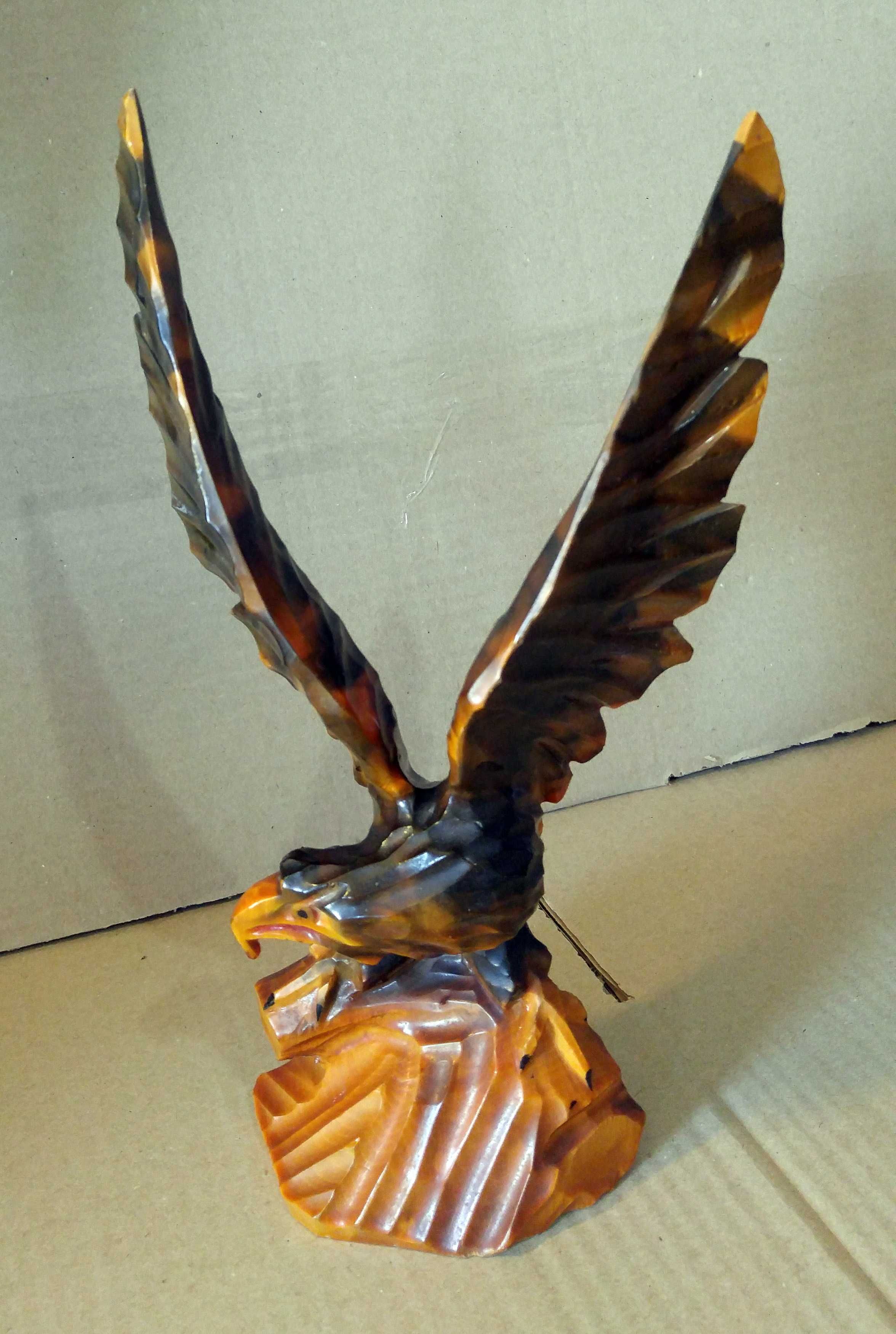 Дерев'яний орел статуетка