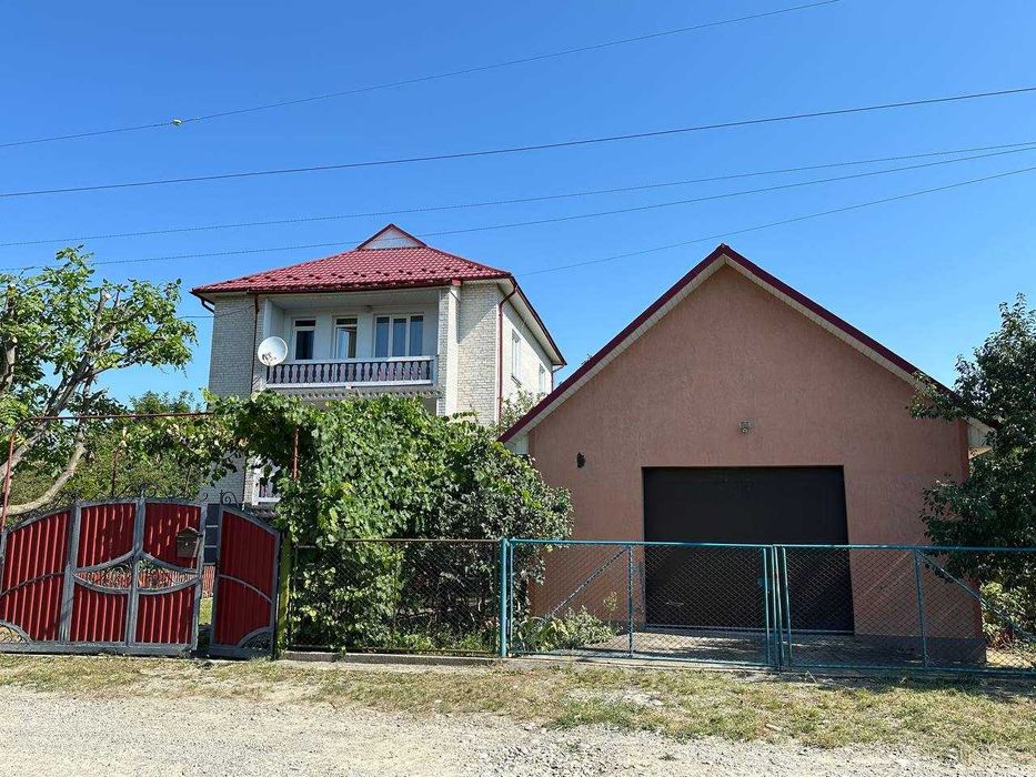 Продаж 2 пов будинку з 2 гаражеми і ділянкою на 12 соток, 236.5 кв.
