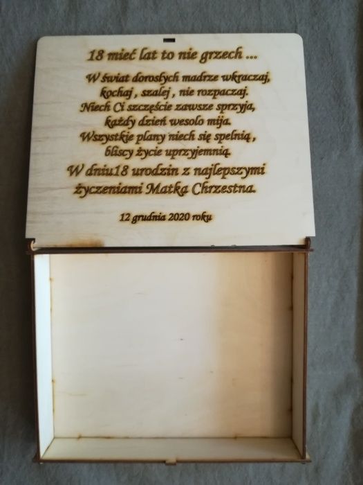 Skrzyneczka na prezent na 18 lat