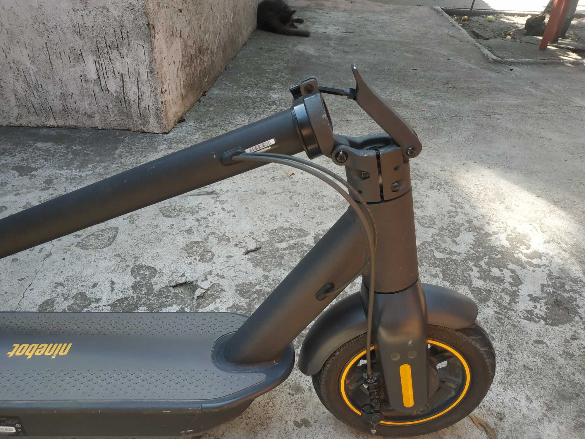 Електросамокат Ninebot KickScooter MAX G30P электросамокат