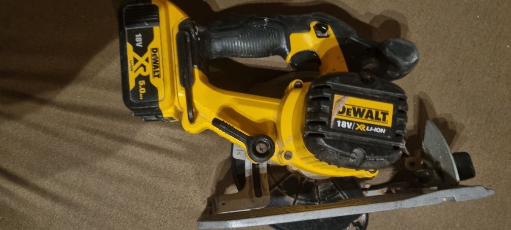 Piła tarczowa dewalt dcs391