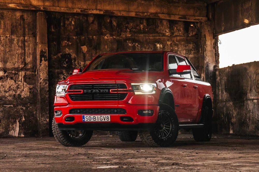 Wynajem Dodge RAM 1500 4x4 5.7L V8 HEMI wypożyczalnia samochodów