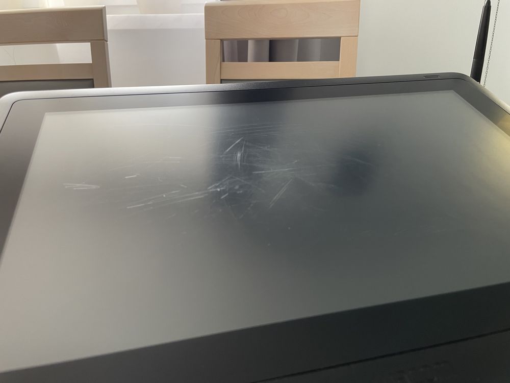 Tablet graficzny ekranowy piórkowy Wacom Cintiq 16