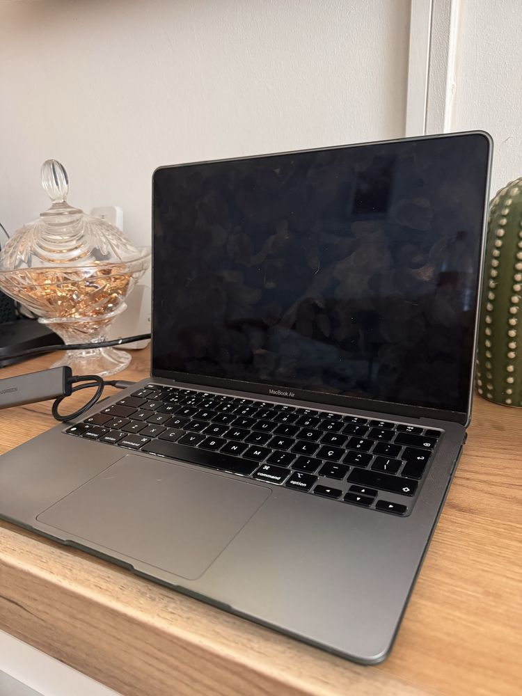 MacBook Air M1 (2020)