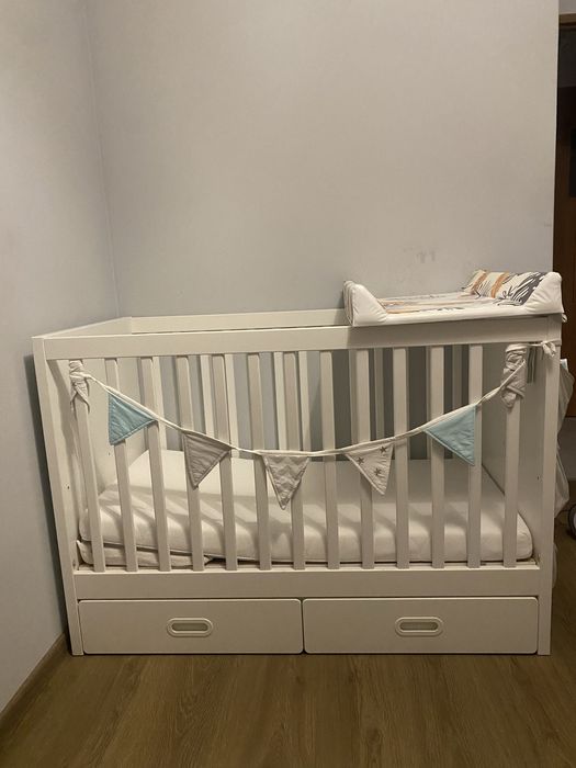 Łozeczko z szufladami