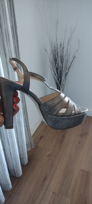 Sandália cor areia/dourado