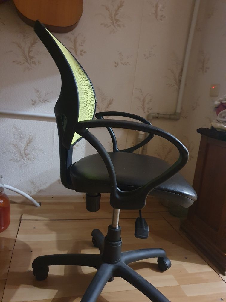 стул - офисный новый кожзам
