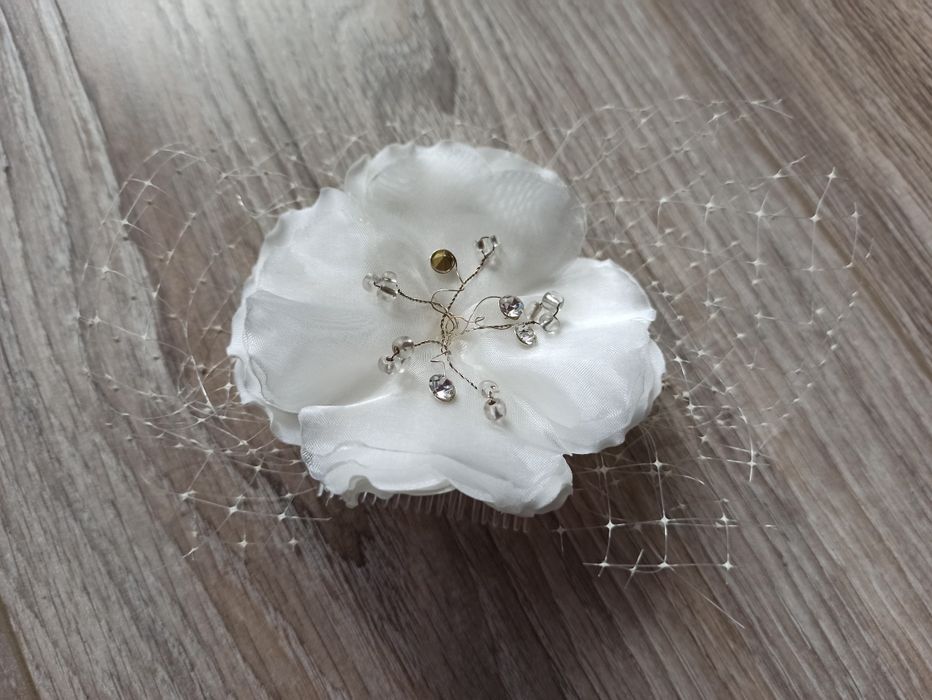 Kwiatek ślubny w stylu retro.