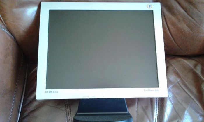 Monitores TFT / LCD e CRT vintage