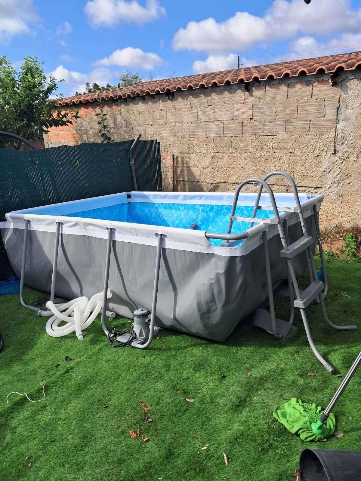 Piscina para se divertir com familia