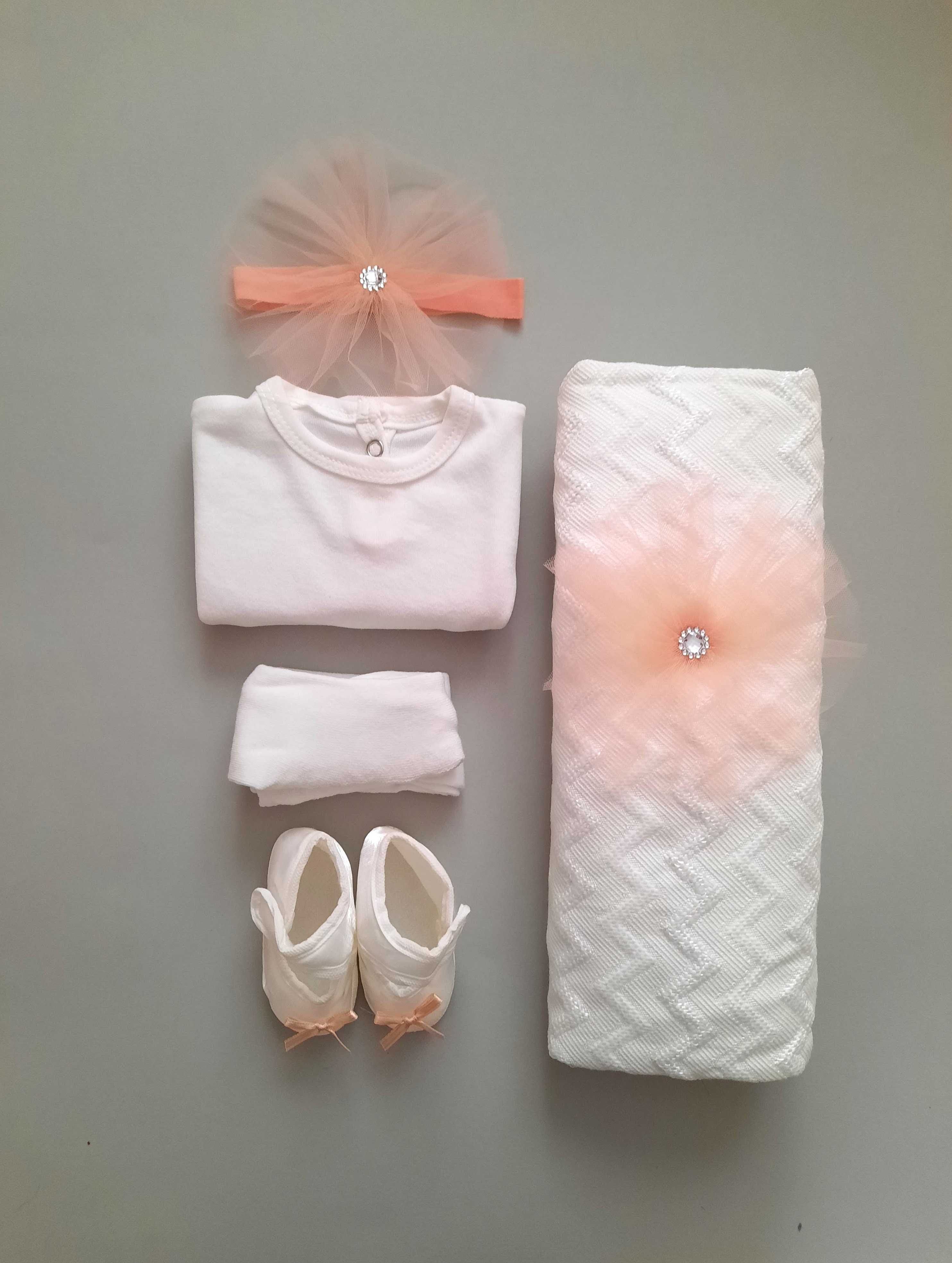 Комплект одягу для новонародженої дівчинки