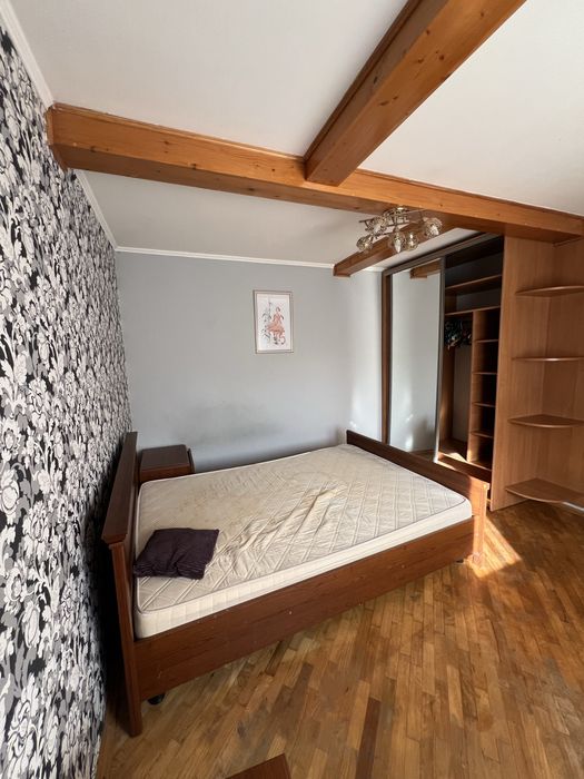 Півособняк із земельною ділянкою поруч центру міста