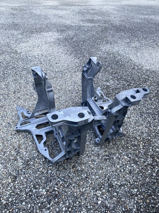 Kit Suportes Rafiador e Farois Frente Mercedes Class C (W205)