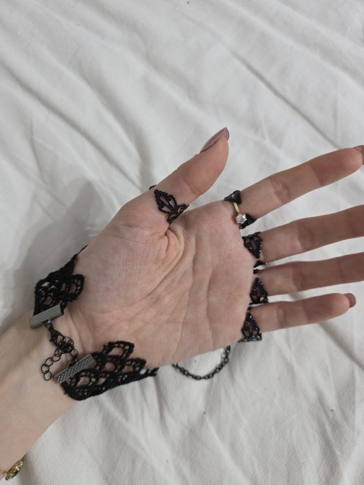 Czarna ozdoba na dłoń bransoletka pierścionki zestaw pierścionków goth