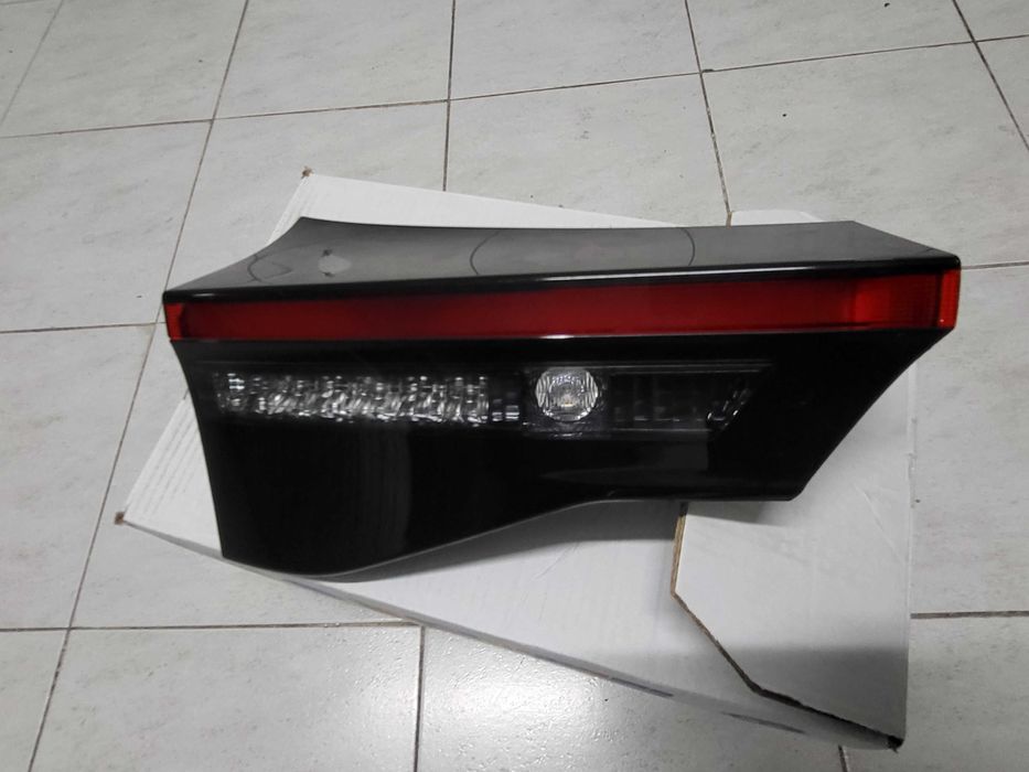 Farolim da Mala LED Original para Toyota Yaris Cross (Lado Esquerdo)