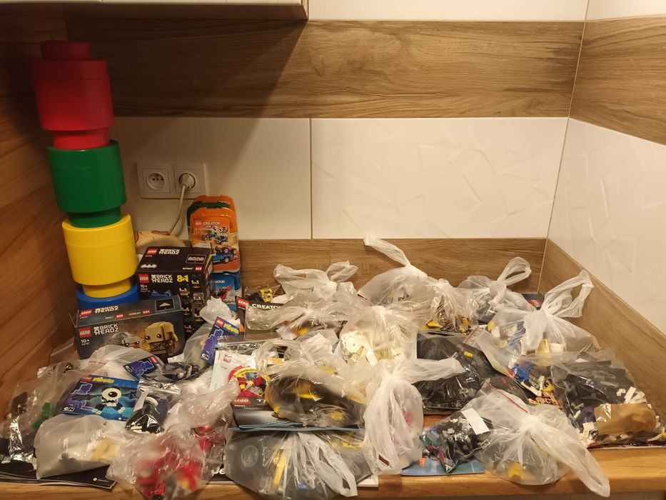 Ogromna wyprzedaż zestawów, figurek i pojemników Lego / 56 sets