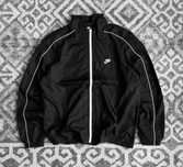 Чёрная ветровка Nike