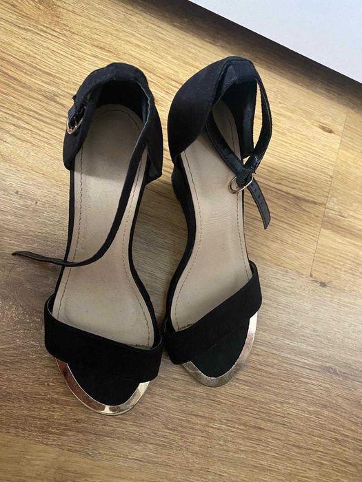 Damskie buty na koturnie r.36