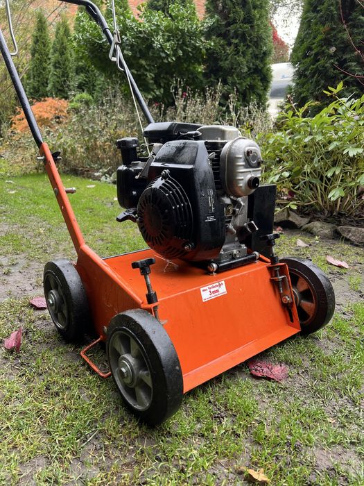 Wertykulator spalinowy