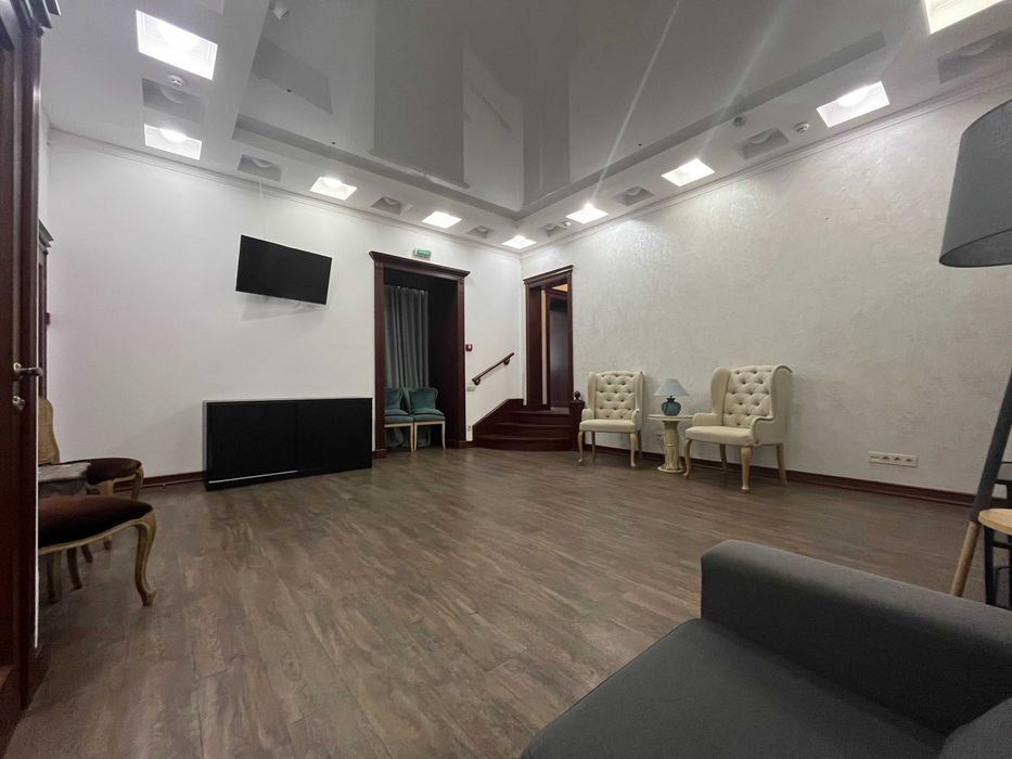 Оренда ФАСАДНОГО  приміщення 140 м., окремий вхід, Саксаганського13/42