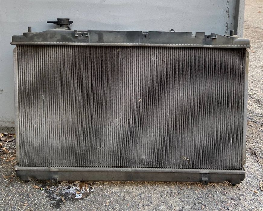 Радиатор на Toyota Camry 40
