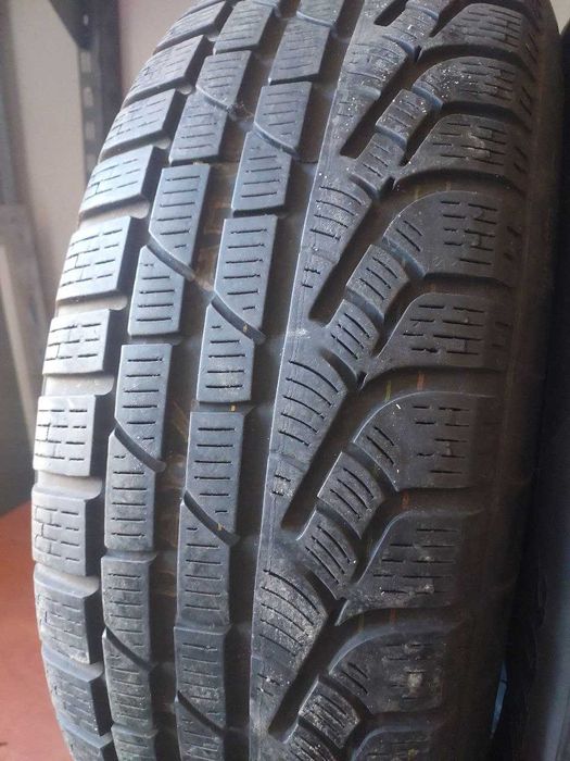 Шини 205/65 R17 комплект зима Pirelli 6.7мм 2016 рік