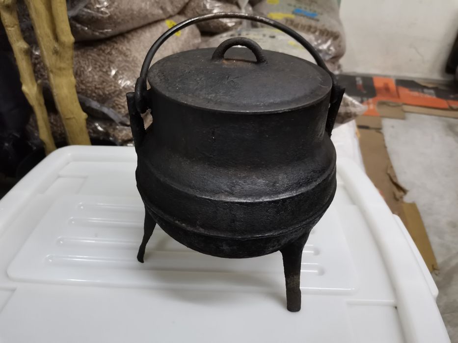 Pote / panela de ferro antiga 3L