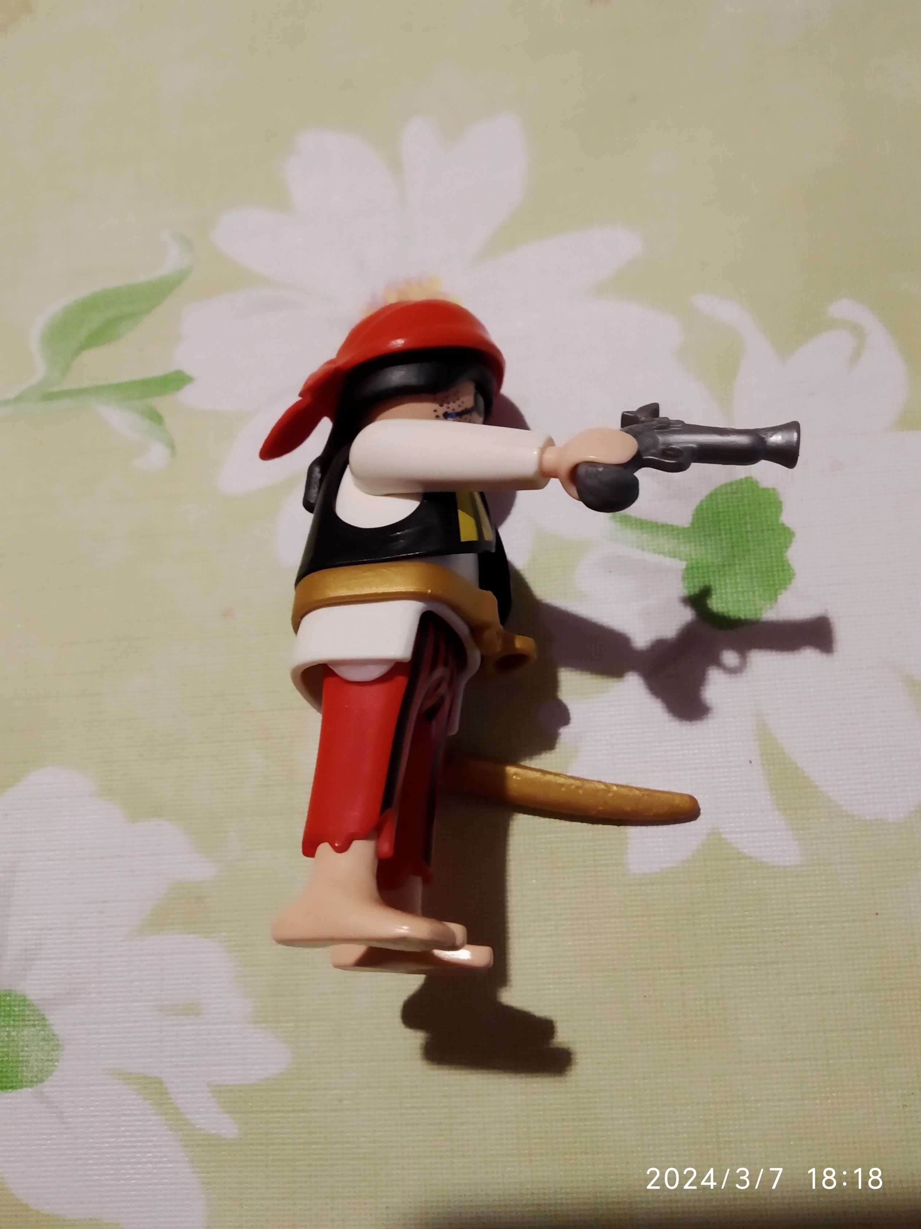 Playmobil - Pirat z szablą i pistoletem